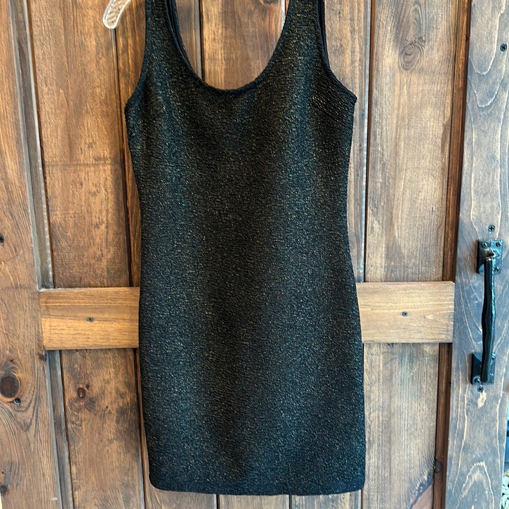 Women’s Black sleeveless dress with gold shimmer - M